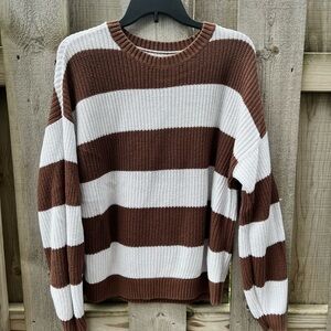 Hollister Women’s Brown and White Knit Sweater Size Small